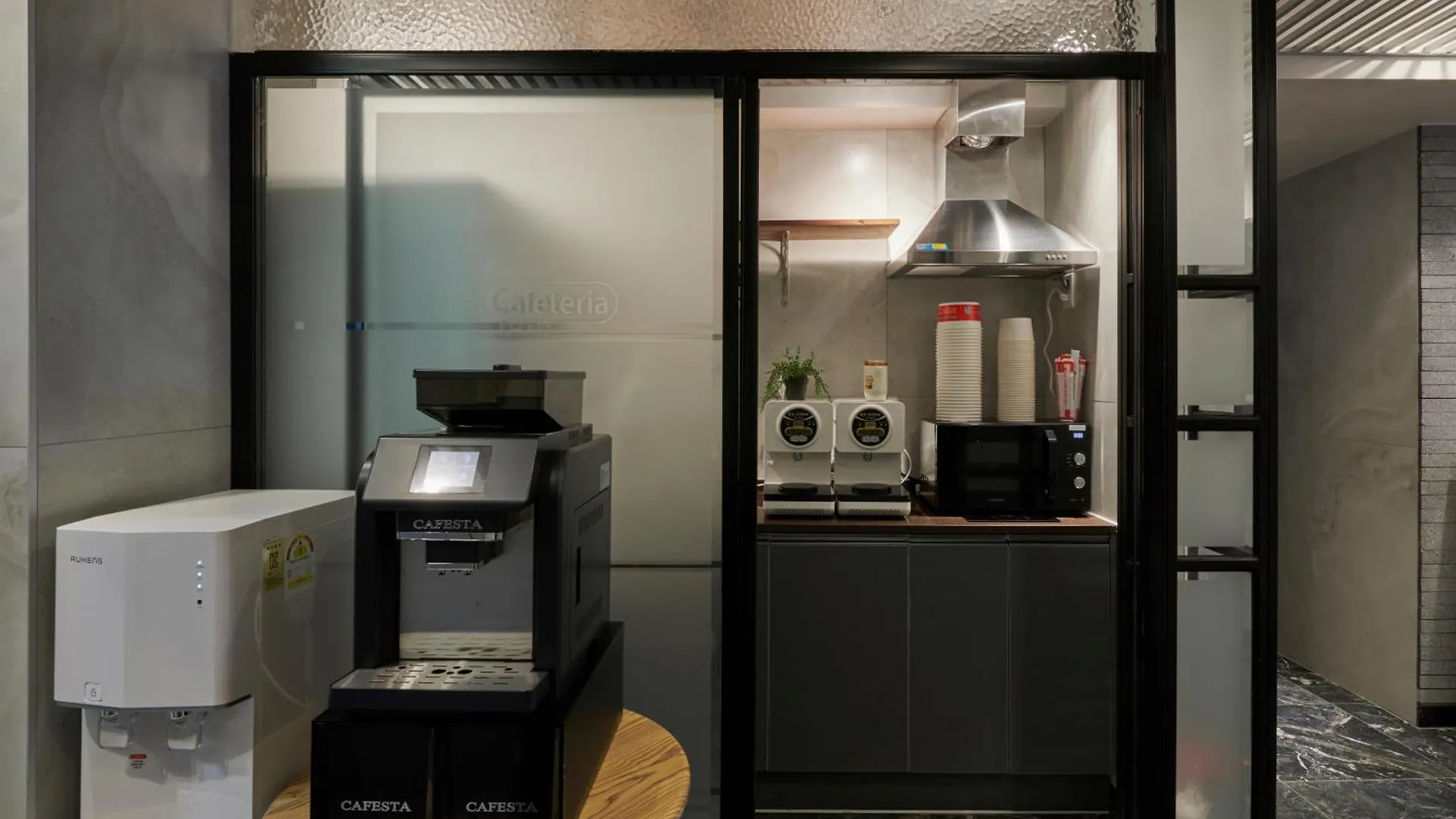 Eight Rest Hostel Jong-Ro Seoul 2*,  South Korea
